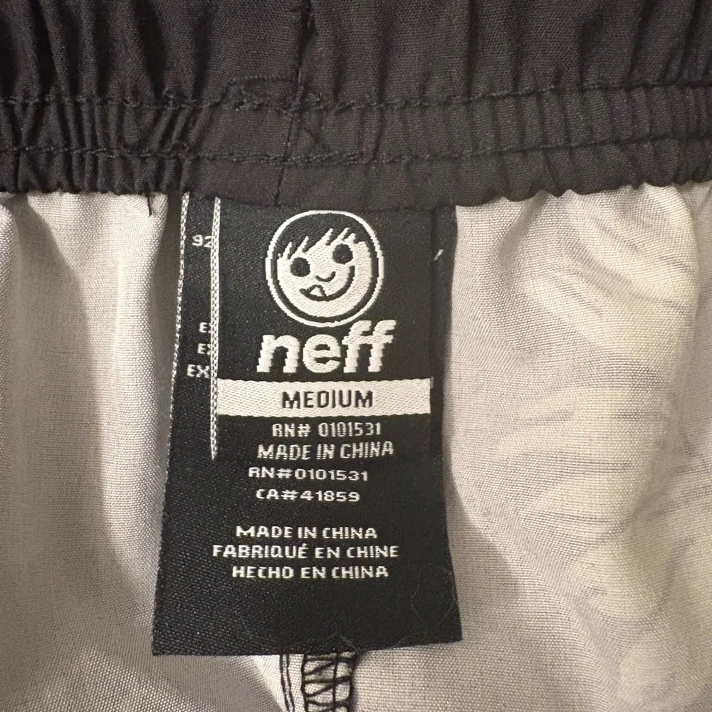 Neff Men’s Medium Black Swim Shorts Happy Face Blossoms Swim Trunks smiley fun